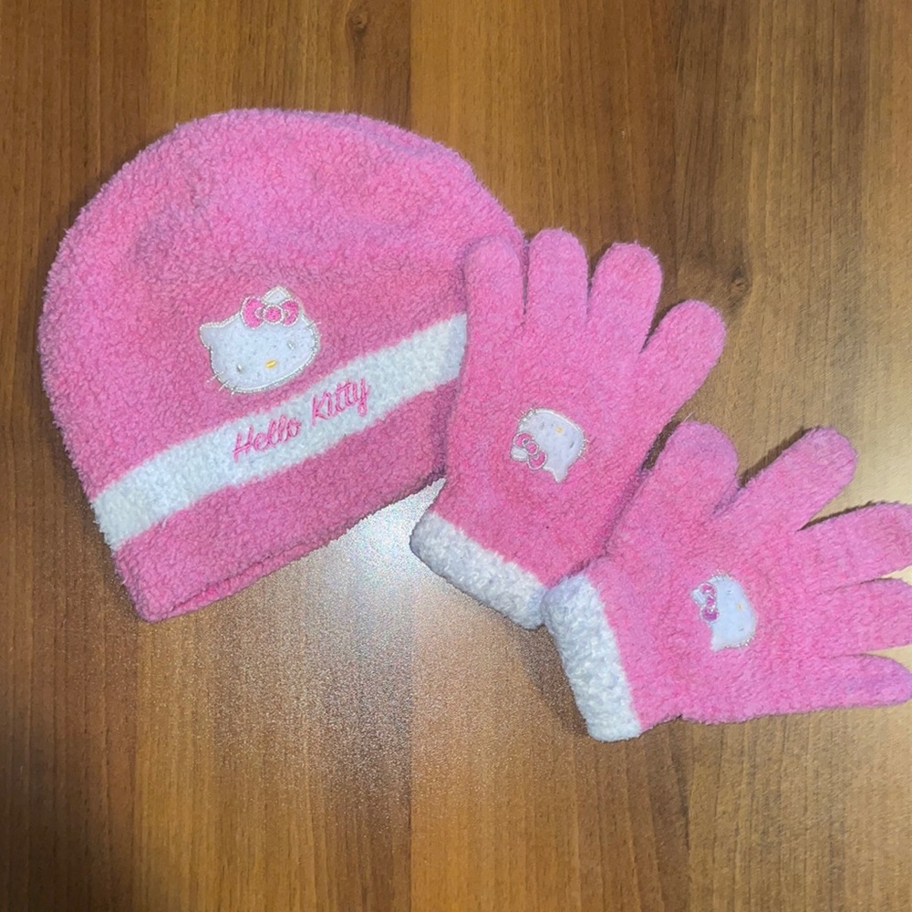 Girls Hello Kitty hat and winter gloves